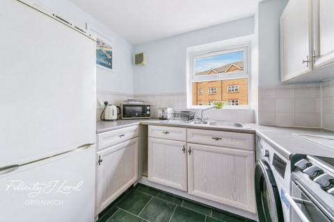 2 bedroom flat to rent, Basevi Way, LONDON