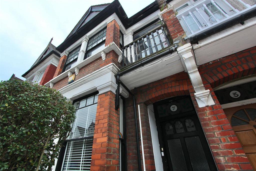 St. Margaret's Avenue, N15
