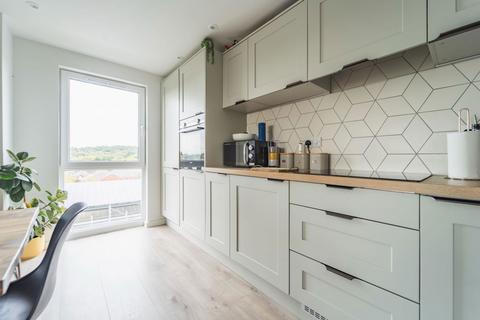 2 bedroom flat for sale, Park Road, Poole BH15
