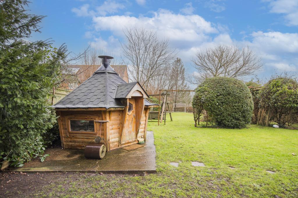BBQ Hut outside