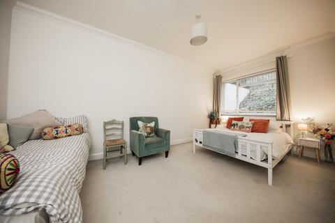 Flat 2, Down House, 22 Broadwater Down, Tunbridge Wells, TN2 5NR