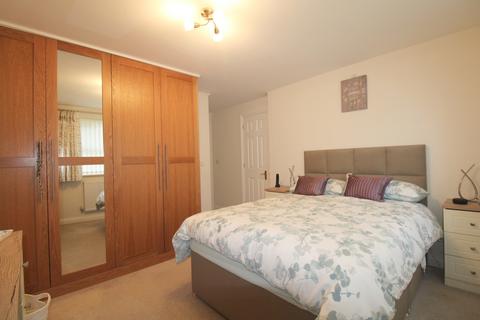 2 bedroom ground floor maisonette to rent, Woodland Crescent, Farnborough GU14