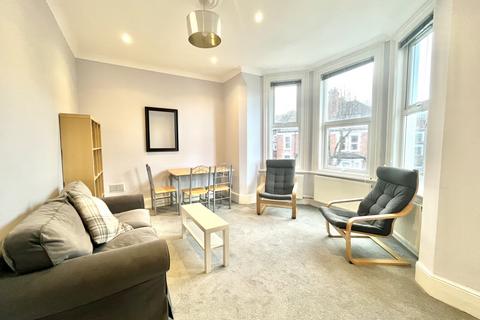 3 bedroom flat to rent, Blenheim Gardens, Willesden Green, NW2