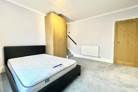 3 bedroom flat to rent, Blenheim Gardens, Willesden Green, NW2