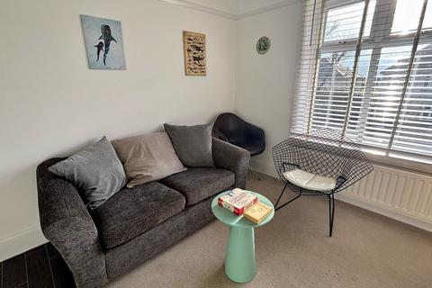2 bedroom apartment to rent, Sunnylands Avenue