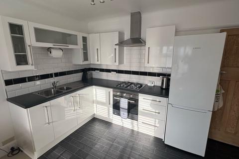 2 bedroom apartment to rent, Sunnylands Avenue