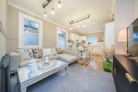 3 bedroom flat for sale, Carlyle Road, London W5