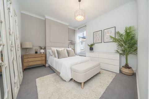 3 bedroom flat for sale, Carlyle Road, London W5