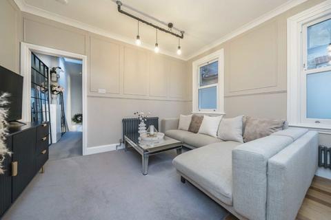 3 bedroom flat for sale, Carlyle Road, London W5