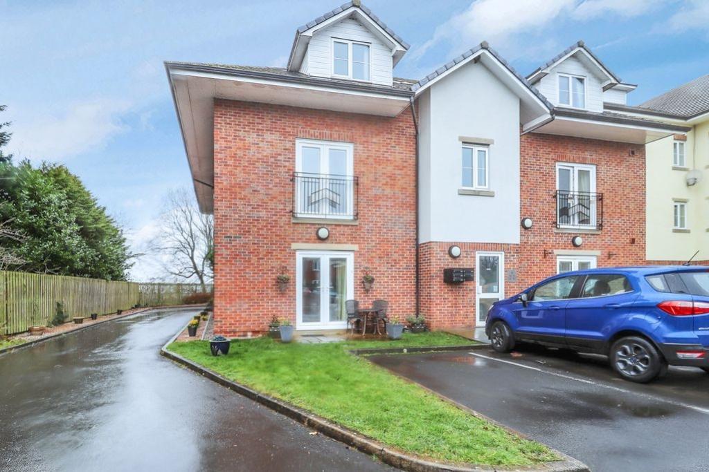 Badgers Rake, Oldham Road... 2 bed flat - £195,000