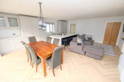 18 Renton Drive, Orpington, BR5 4HH