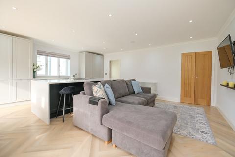 18 Renton Drive, Orpington, BR5 4HH