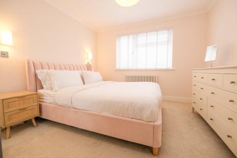 18 Renton Drive, Orpington, BR5 4HH