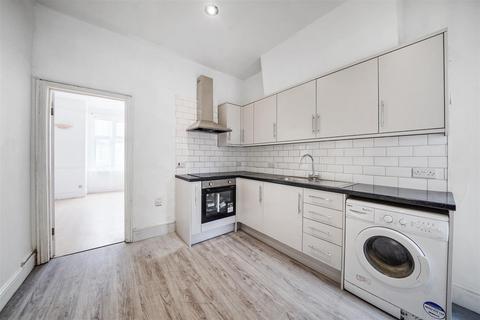 2 bedroom bungalow to rent, Langdale Road, Thornton Heath