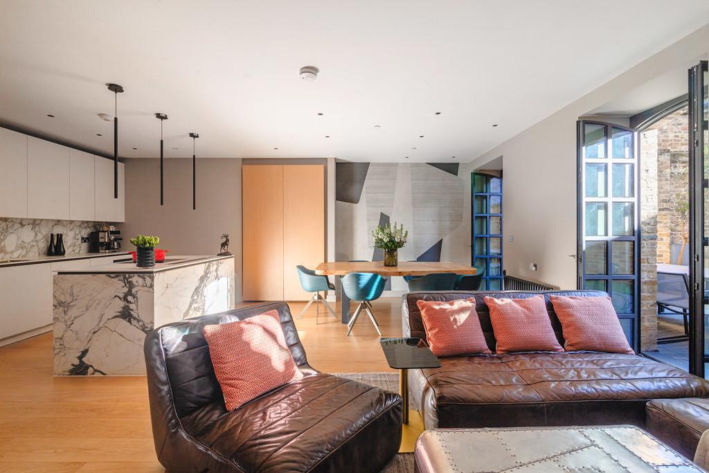 Floral Court 19
