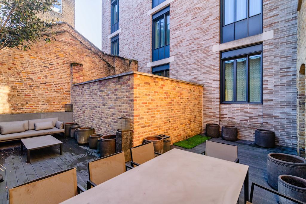 Floral Court 18