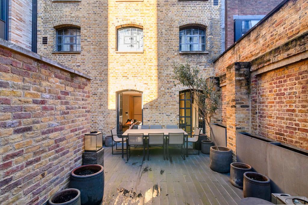 Floral Court 17