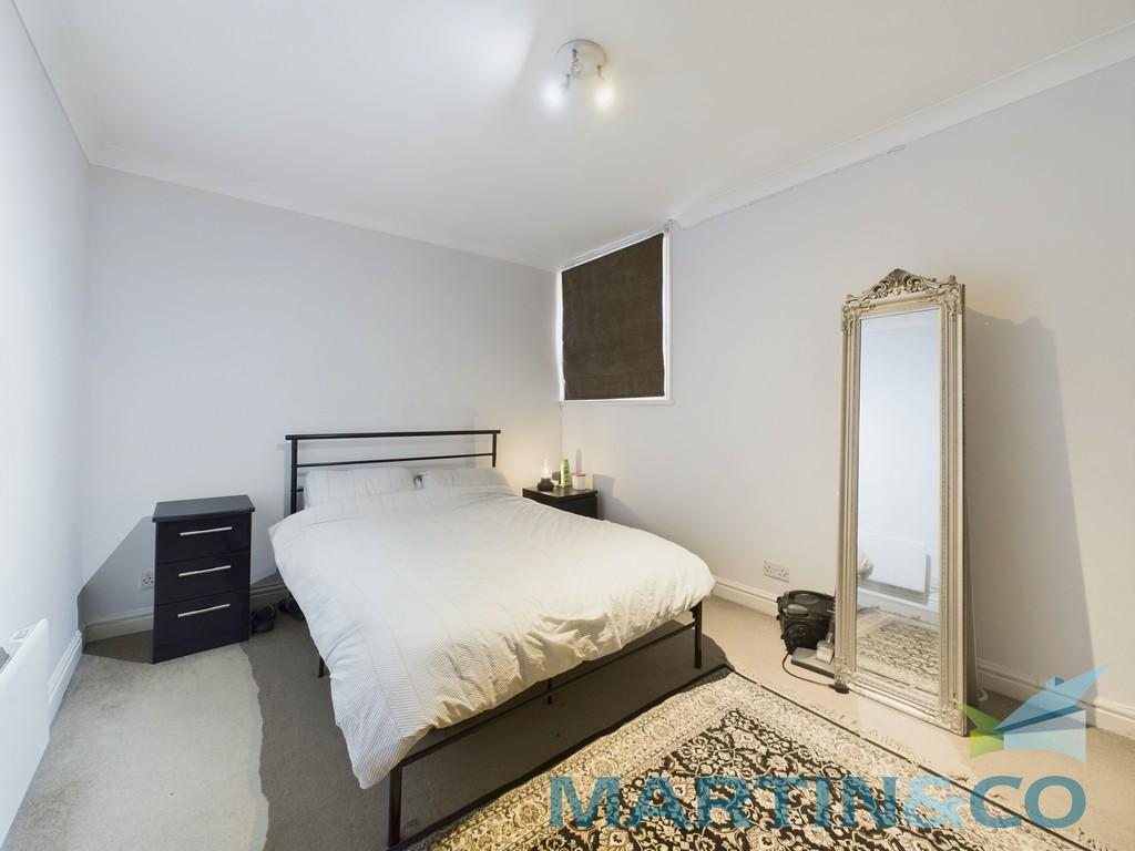 Cam01870 g0 pr0156 still013