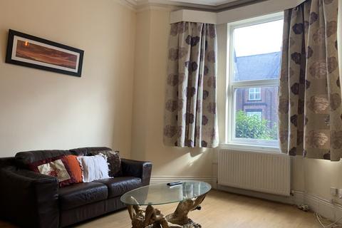 4 bedroom terraced house to rent, Norwood Road, Stretford