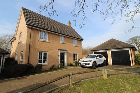 4 bedroom detached house for sale, Fieldfare Close, Stowmarket IP14