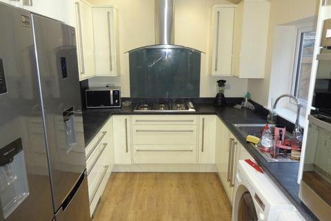 5 bedroom house to rent, Kimbolton Avenue, Nottingham NG7