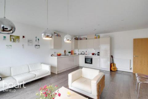 2 bedroom flat to rent, Buttercup Court, London, N14