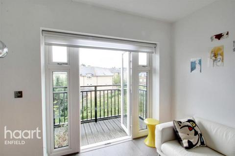 2 bedroom flat to rent, Buttercup Court, London, N14