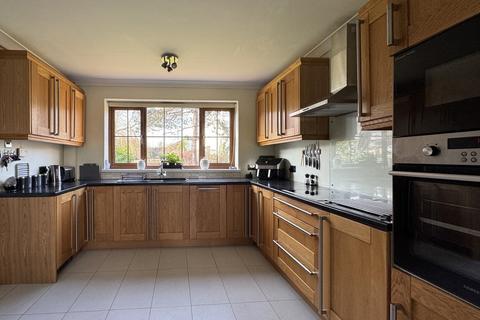 4 bedroom detached house for sale, Melton Road, Long Clawson