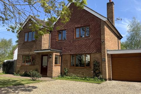 4 bedroom detached house for sale, Melton Road, Long Clawson
