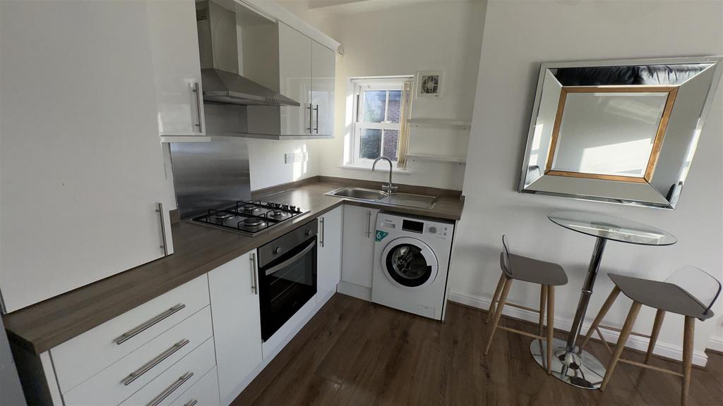 Kitchen 02.jpeg