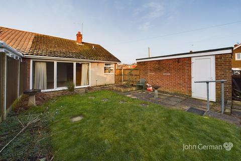 2 bedroom semi-detached bungalow for sale, Henhurst Ridge, Burton-on-Trent