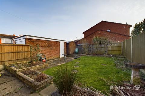 2 bedroom semi-detached bungalow for sale, Henhurst Ridge, Burton-on-Trent