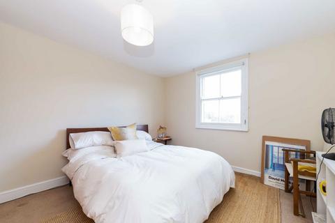 2 bedroom flat to rent, Chalcot Road, London NW1