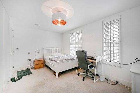 2 bedroom flat to rent, Fulham Palace Road, London W6