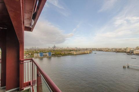 2 bedroom flat to rent, Hutchings Street, Docklands, London, E14