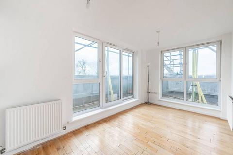 2 bedroom flat for sale, Cameron Crescent, Edgware, HA8