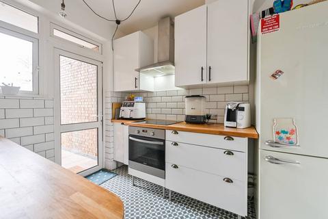 2 bedroom maisonette for sale, Lambourne Gardens, Chingford, London, E4