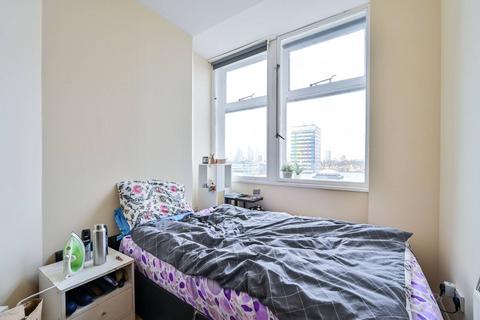 2 bedroom flat to rent, Metro Central Heights, Elephant and Castle, London, SE1