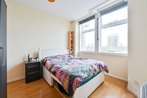 2 bedroom flat to rent, Metro Central Heights, Elephant and Castle, London, SE1