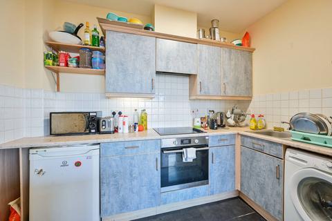 2 bedroom flat to rent, Metro Central Heights, Elephant and Castle, London, SE1