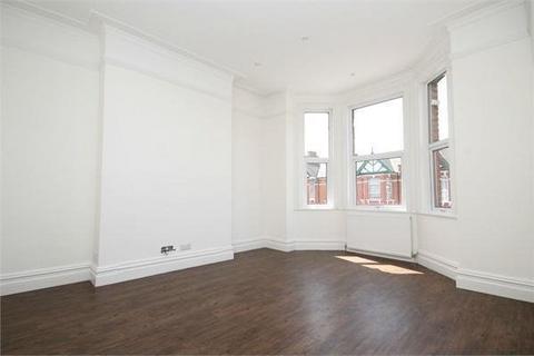 3 bedroom maisonette to rent, Newton Road, Cricklewood