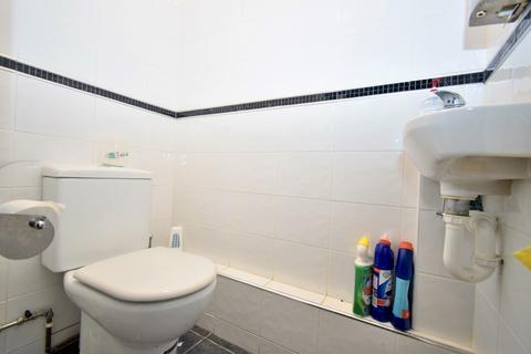 18 Baslow Road, Leicester, LE5 5HD
