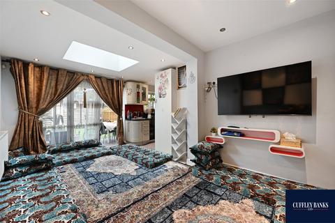 2 bedroom maisonette for sale, Tavistock Road, Perivale, Middlesex, UB6