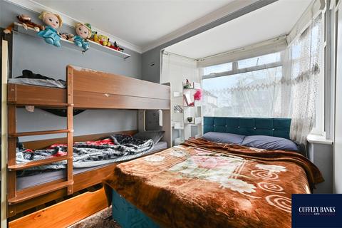 2 bedroom maisonette for sale, Tavistock Road, Perivale, Middlesex, UB6