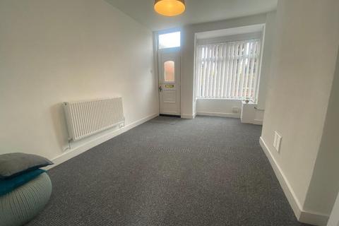 2 bedroom terraced house to rent, Evas Ave, De La Pole Ave, Hull, HU3 6RX