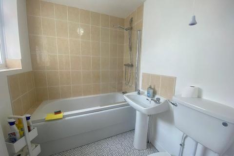 2 bedroom terraced house to rent, Evas Ave, De La Pole Ave, Hull, HU3 6RX