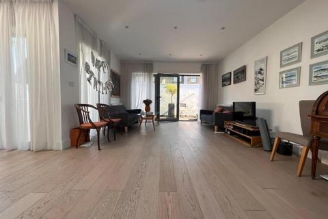 2 bedroom apartment for sale, County Street, London