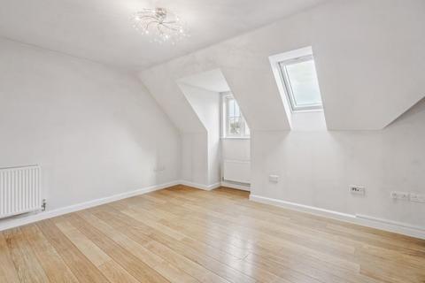 2 bedroom apartment to rent, Farnham Common First Floor 2 Bedroom 2 Bathroom Apartment £1495pcm