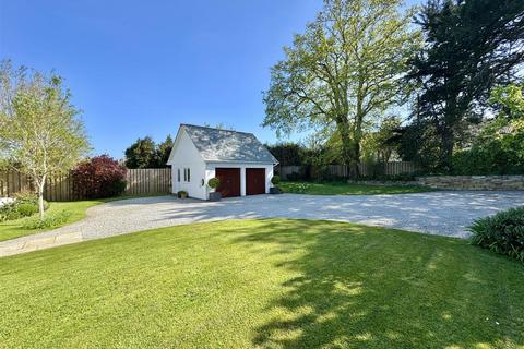 8 Dozmere Close, Feock, Truro, TR3 6RL