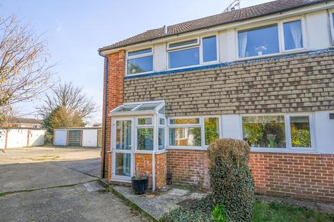 2 bedroom end of terrace house for sale, Wilton Gardens, Walton-On-Thames